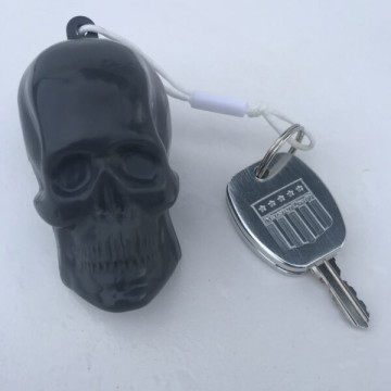 Porte-clés flottant tête de mort Skull noir