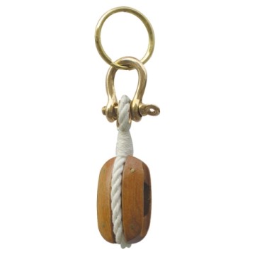 Schlüsselanhänger aus Holz mit Messingkarabinerhaken